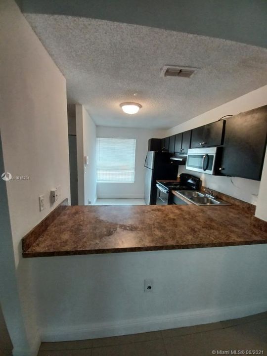 Recently Rented: $1,600 (2 beds, 2 baths, 1084 Square Feet)