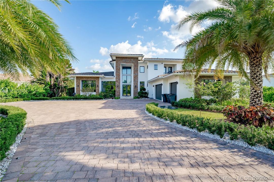 Recently Sold: $3,699,000 (7 beds, 8 baths, 6357 Square Feet)