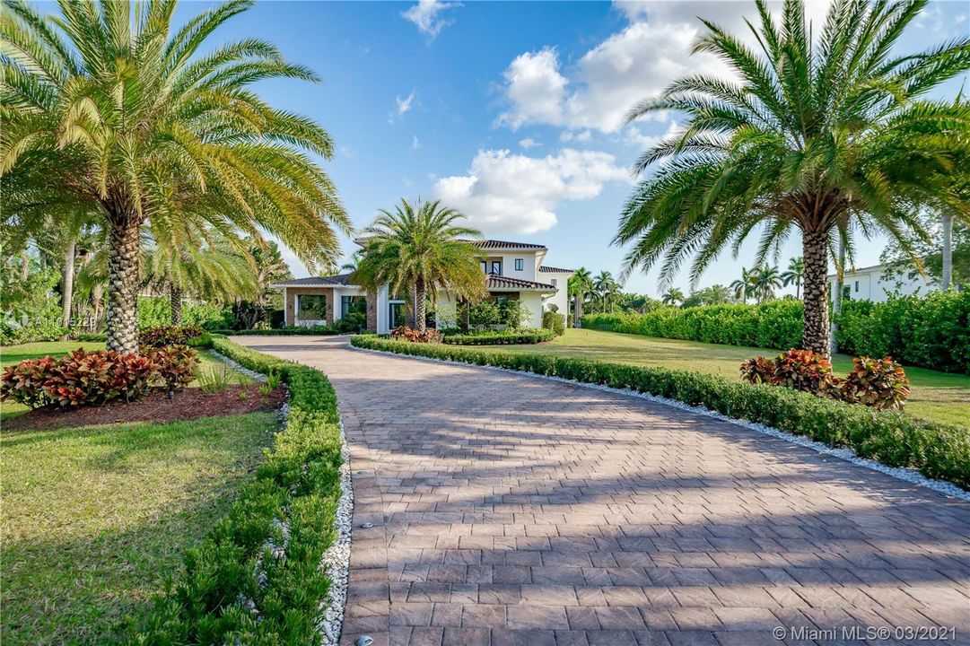 Recently Sold: $3,699,000 (7 beds, 8 baths, 6357 Square Feet)