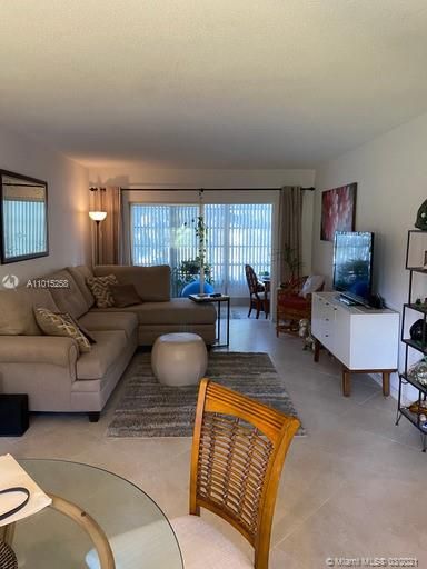 Vendido Recientemente: $92,000 (1 camas, 1 baños, 727 Pies cuadrados)