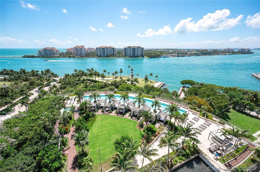 Recently Sold: $8,249,500 (3 beds, 3 baths, 2756 Square Feet)