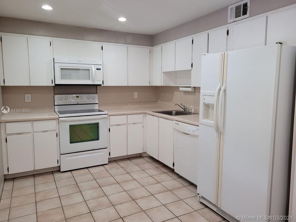 Recently Rented: $1,825 (3 beds, 3 baths, 1620 Square Feet)
