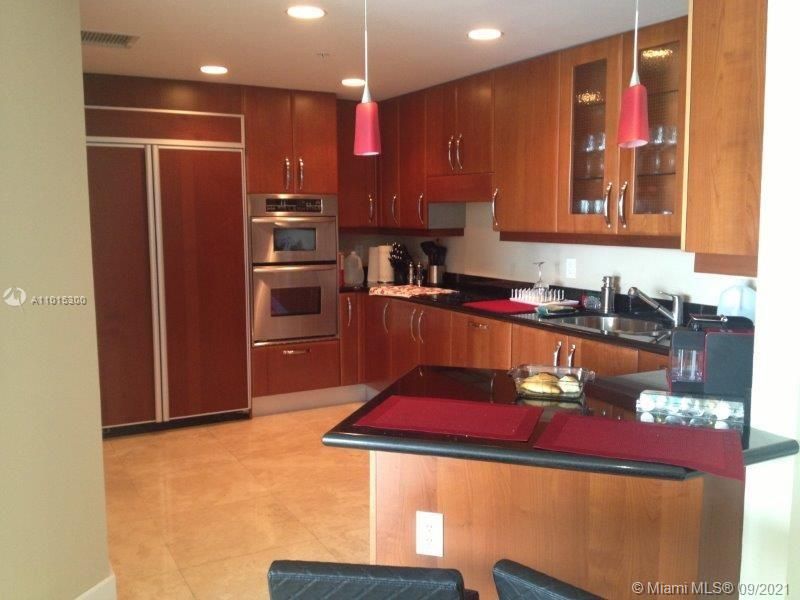 Recently Rented: $4,000 (2 beds, 2 baths, 1425 Square Feet)