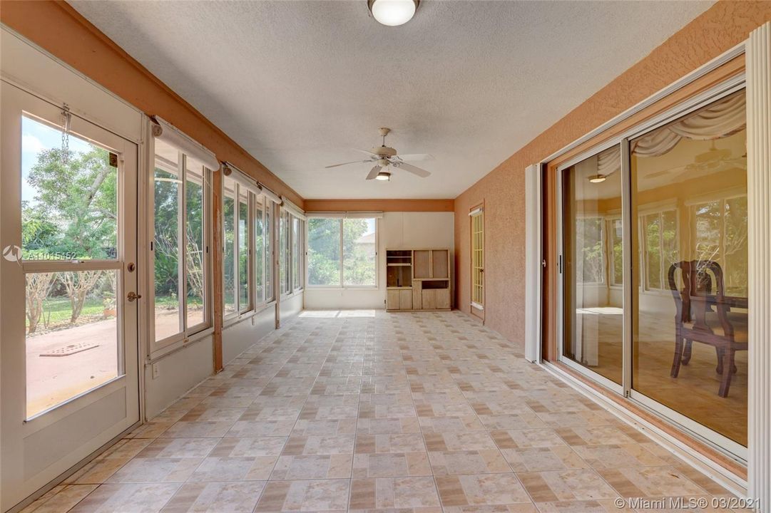 330 sf Enclosed Porch