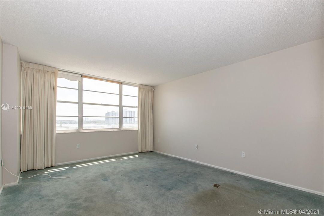 Recently Sold: $115,000 (1 beds, 1 baths, 1005 Square Feet)