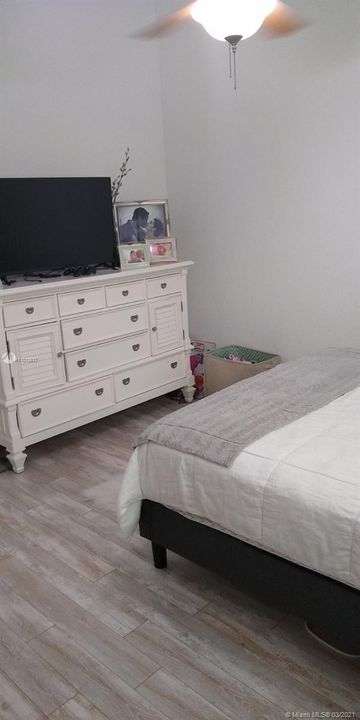 最近售出: $190,000 (2 贝兹, 2 浴室, 1190 平方英尺)