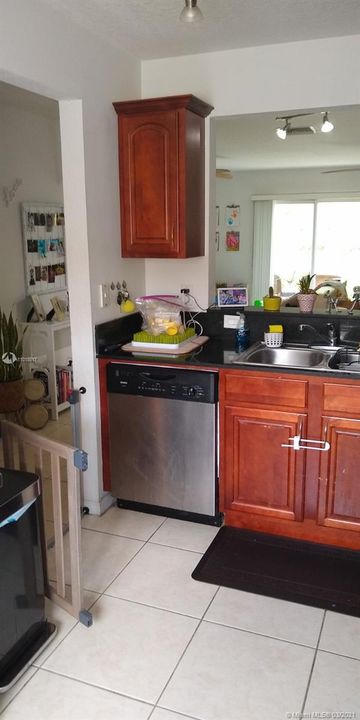 最近售出: $190,000 (2 贝兹, 2 浴室, 1190 平方英尺)