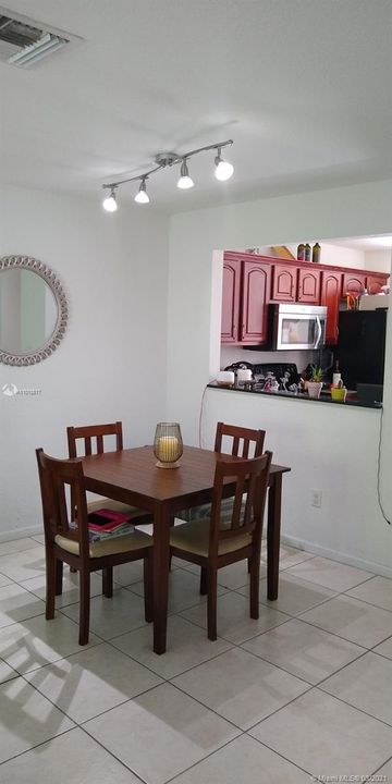 最近售出: $190,000 (2 贝兹, 2 浴室, 1190 平方英尺)