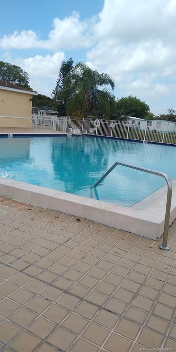 最近售出: $190,000 (2 贝兹, 2 浴室, 1190 平方英尺)