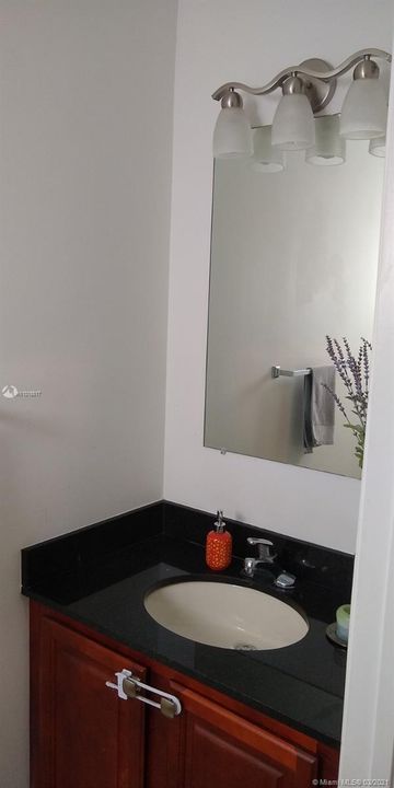 最近售出: $190,000 (2 贝兹, 2 浴室, 1190 平方英尺)