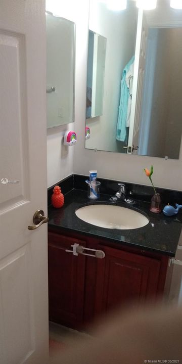 最近售出: $190,000 (2 贝兹, 2 浴室, 1190 平方英尺)