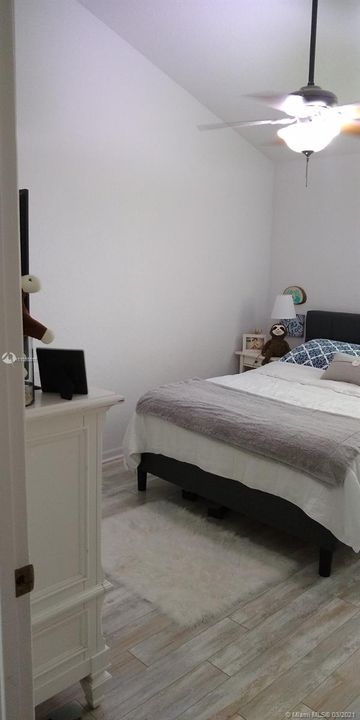 最近售出: $190,000 (2 贝兹, 2 浴室, 1190 平方英尺)