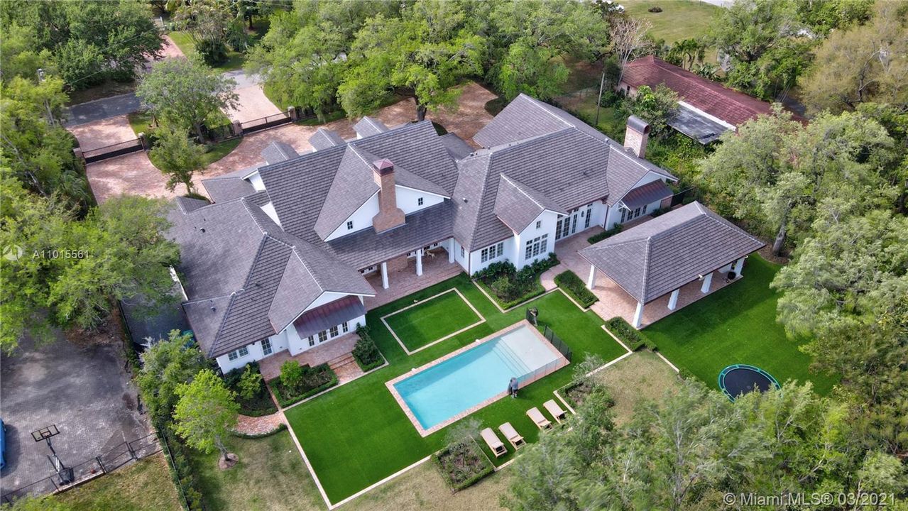 Recently Sold: $4,999,000 (6 beds, 6 baths, 6012 Square Feet)