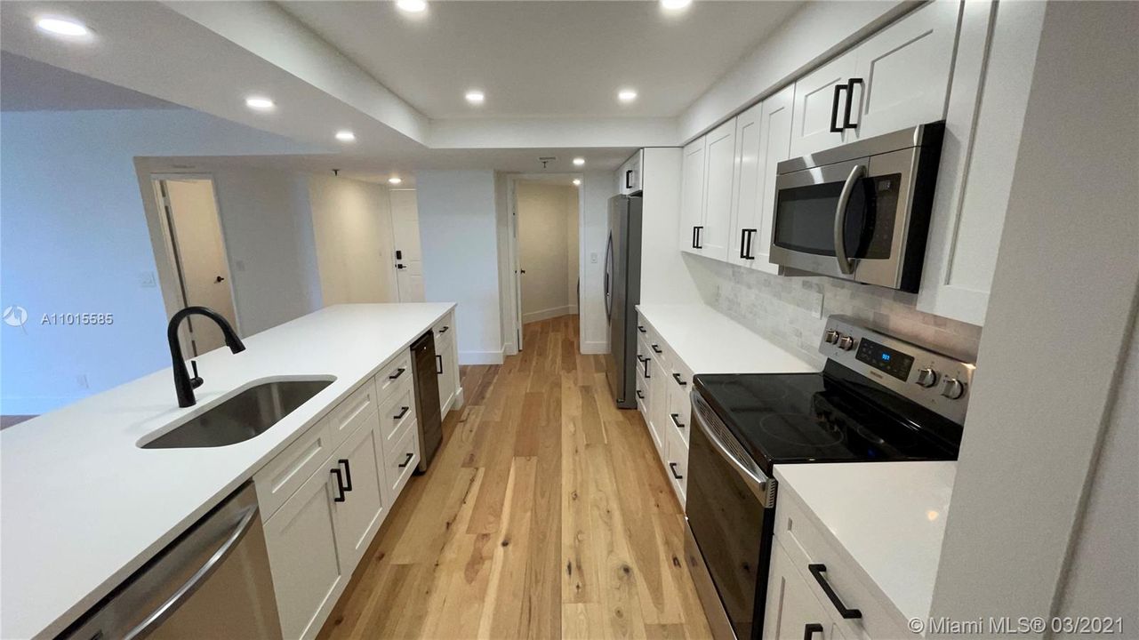 Недавно продано: $269,990 (2 спален, 2 ванн, 1175 Квадратных фут)