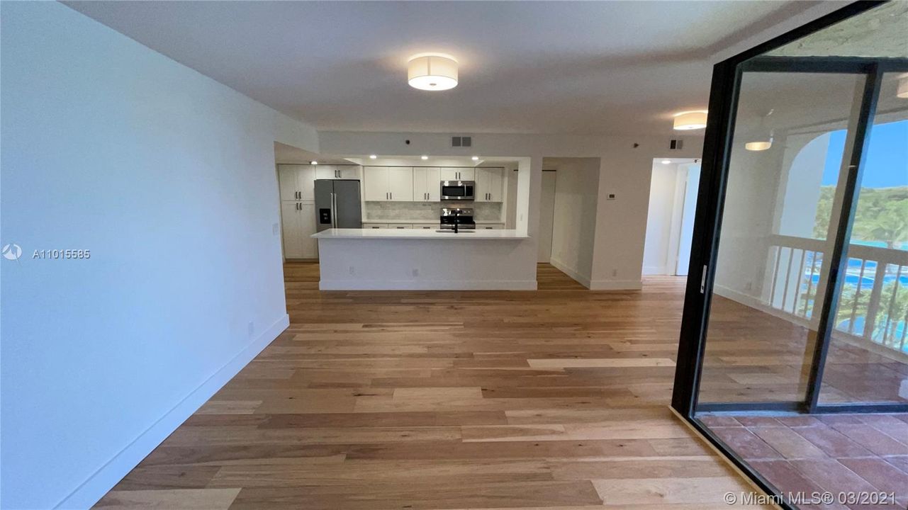 Недавно продано: $269,990 (2 спален, 2 ванн, 1175 Квадратных фут)
