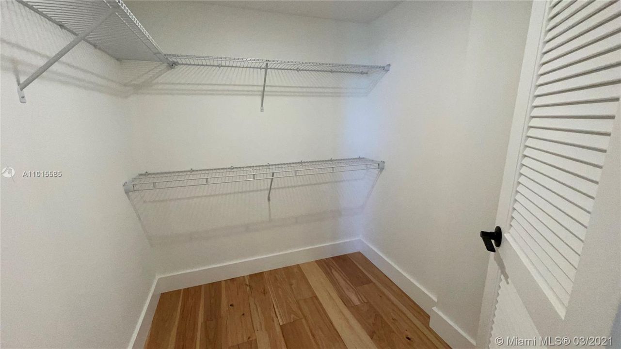 Недавно продано: $269,990 (2 спален, 2 ванн, 1175 Квадратных фут)