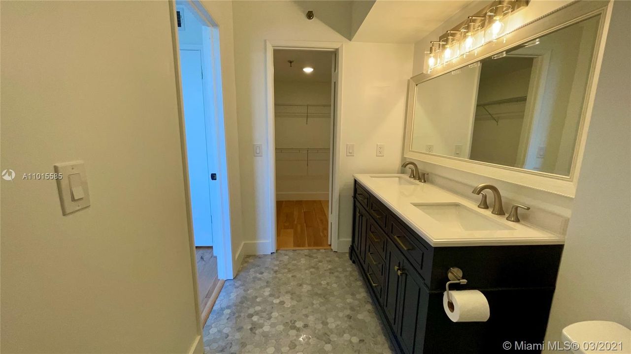 Недавно продано: $269,990 (2 спален, 2 ванн, 1175 Квадратных фут)
