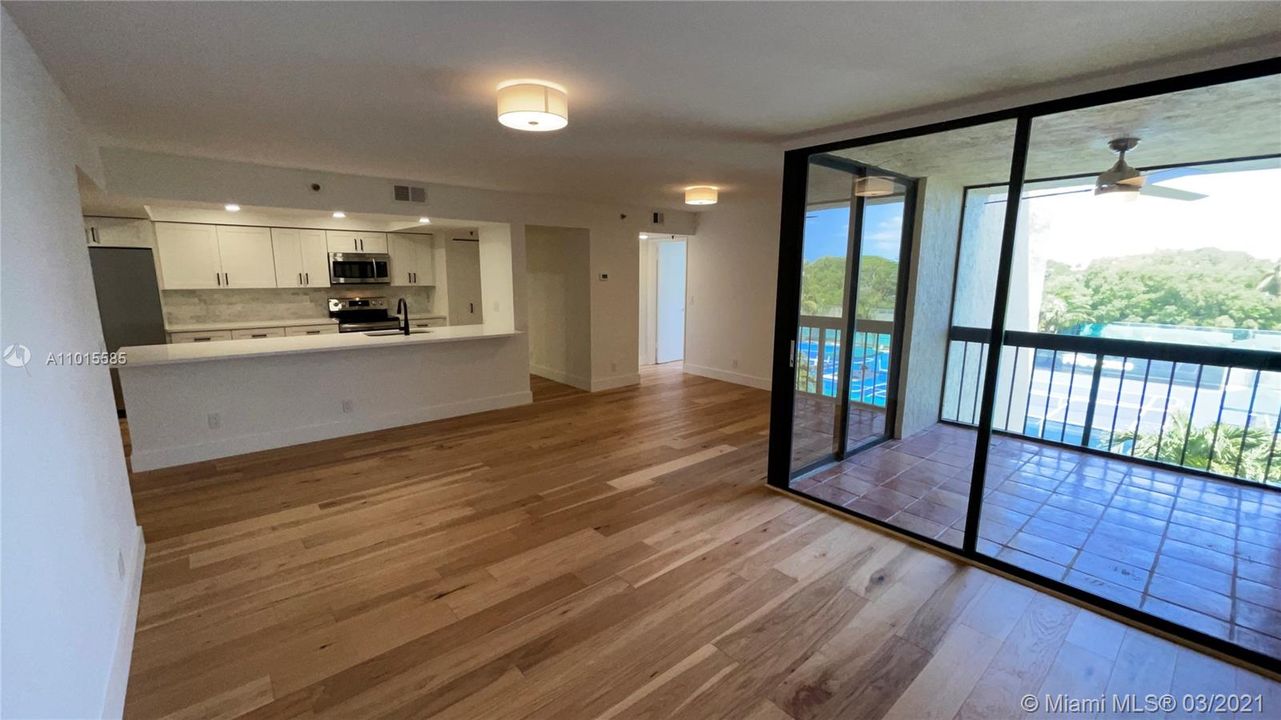 Недавно продано: $269,990 (2 спален, 2 ванн, 1175 Квадратных фут)