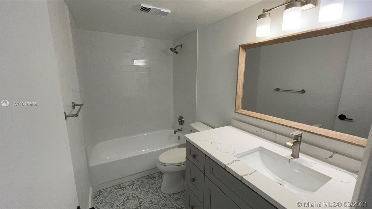 Недавно продано: $269,990 (2 спален, 2 ванн, 1175 Квадратных фут)