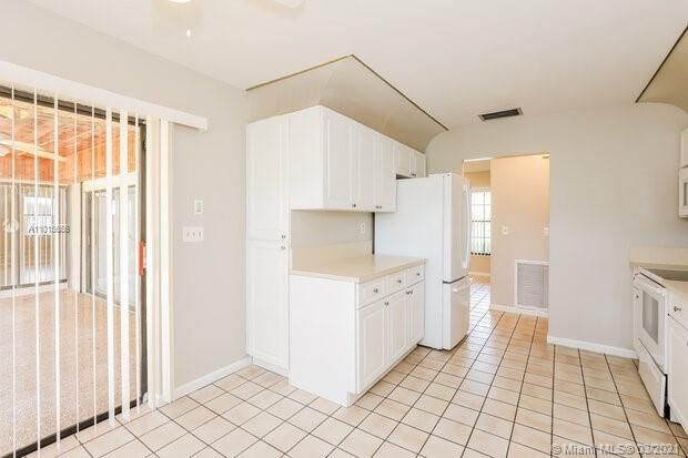 Recently Rented: $2,920 (4 beds, 2 baths, 1771 Square Feet)