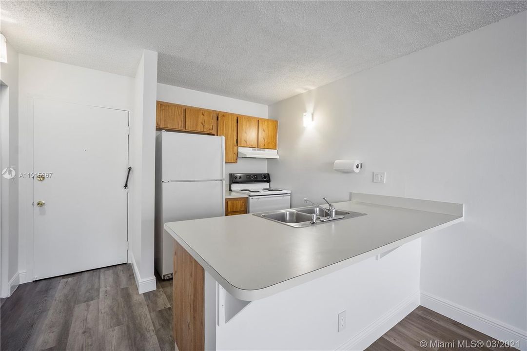 Recently Sold: $99,888 (1 beds, 1 baths, 619 Square Feet)