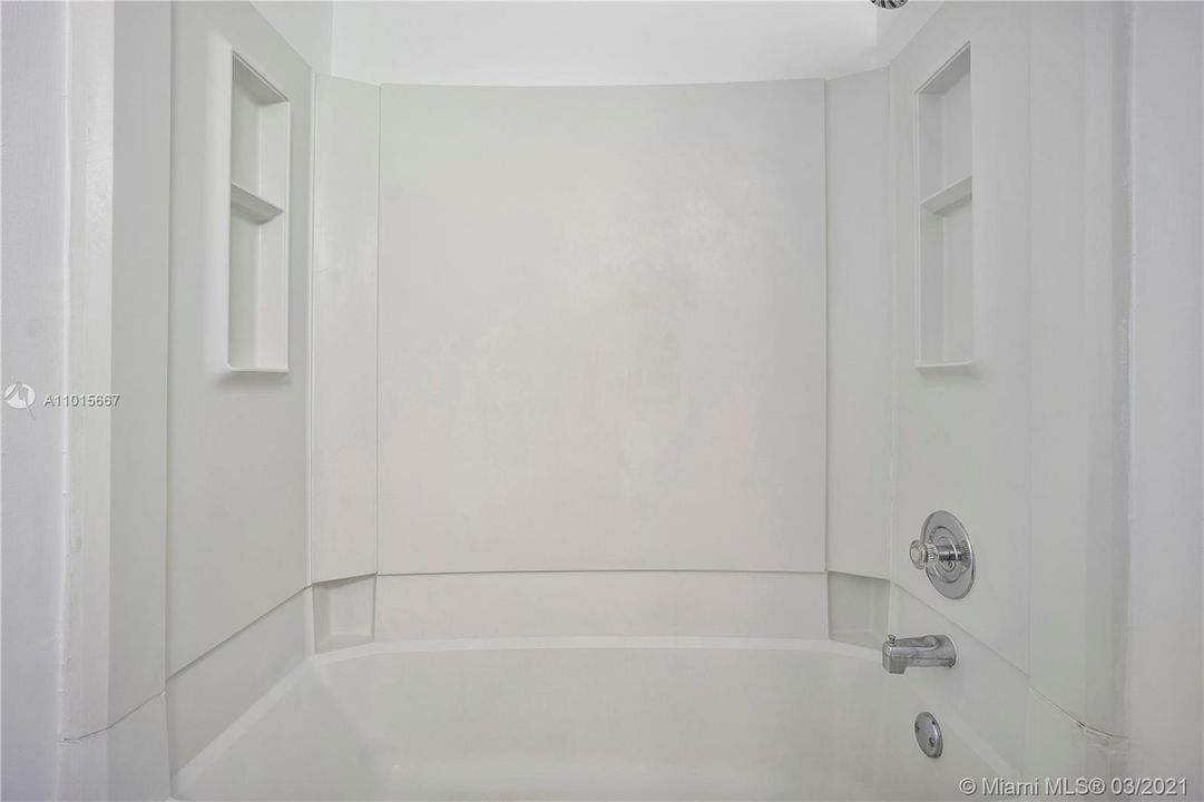 最近售出: $99,888 (1 贝兹, 1 浴室, 619 平方英尺)