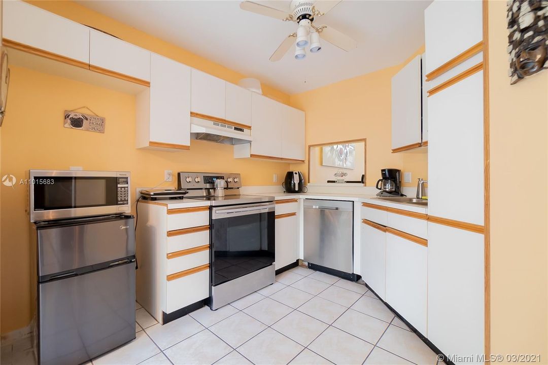 Recently Sold: $200,000 (2 beds, 2 baths, 1339 Square Feet)