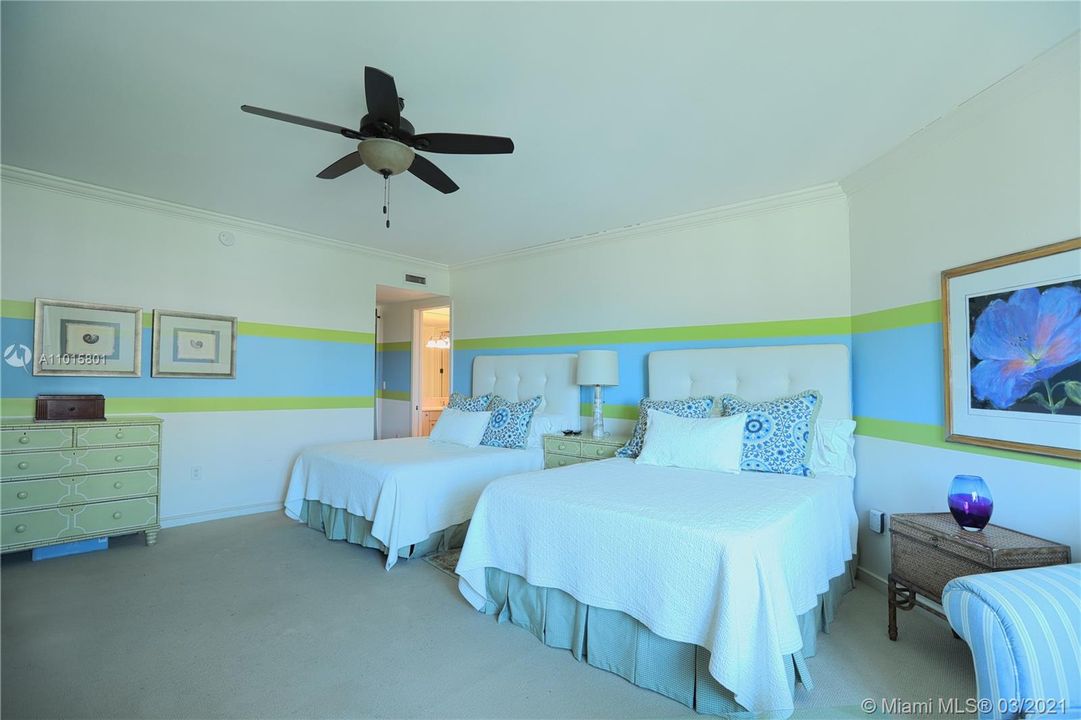 Recently Sold: $3,600,000 (2 beds, 2 baths, 3310 Square Feet)
