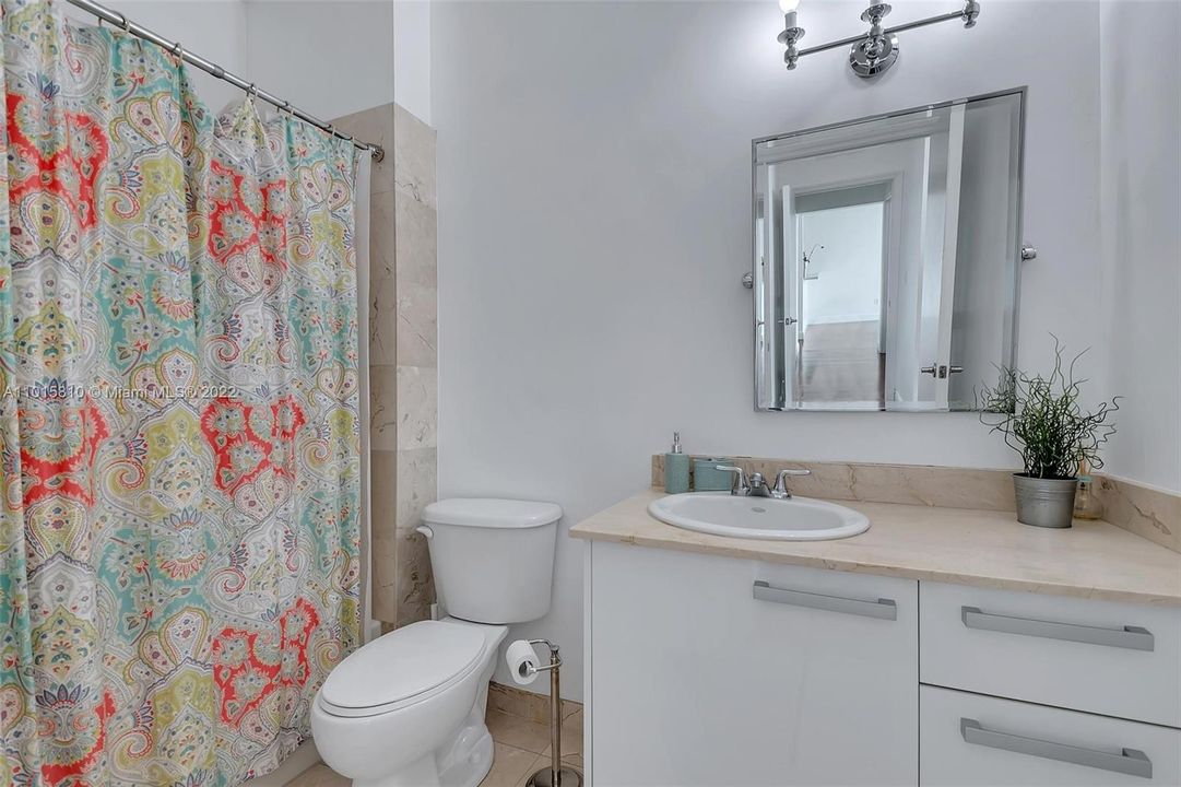Recently Sold: $625,000 (2 beds, 2 baths, 1041 Square Feet)