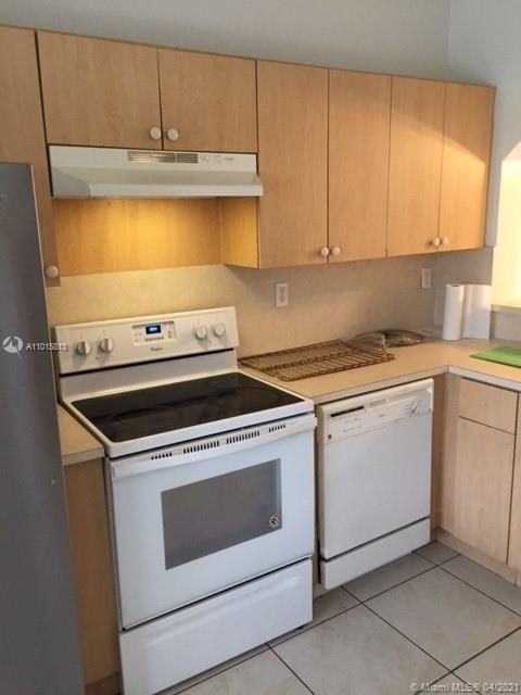 Vendido Recientemente: $146,000 (2 camas, 2 baños, 815 Pies cuadrados)