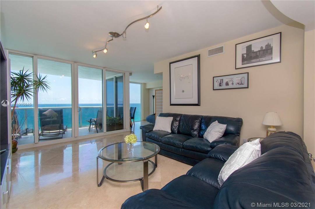 Recently Sold: $1,385,000 (3 beds, 2 baths, 2150 Square Feet)