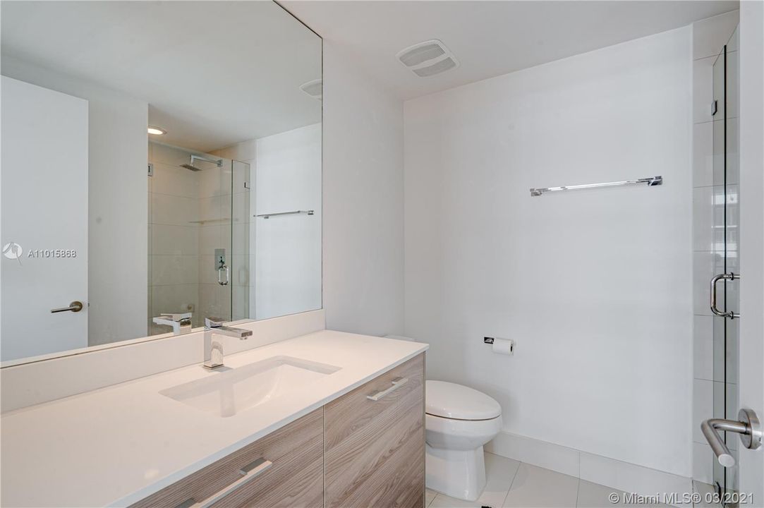 Recently Rented: $4,200 (2 beds, 2 baths, 961 Square Feet)