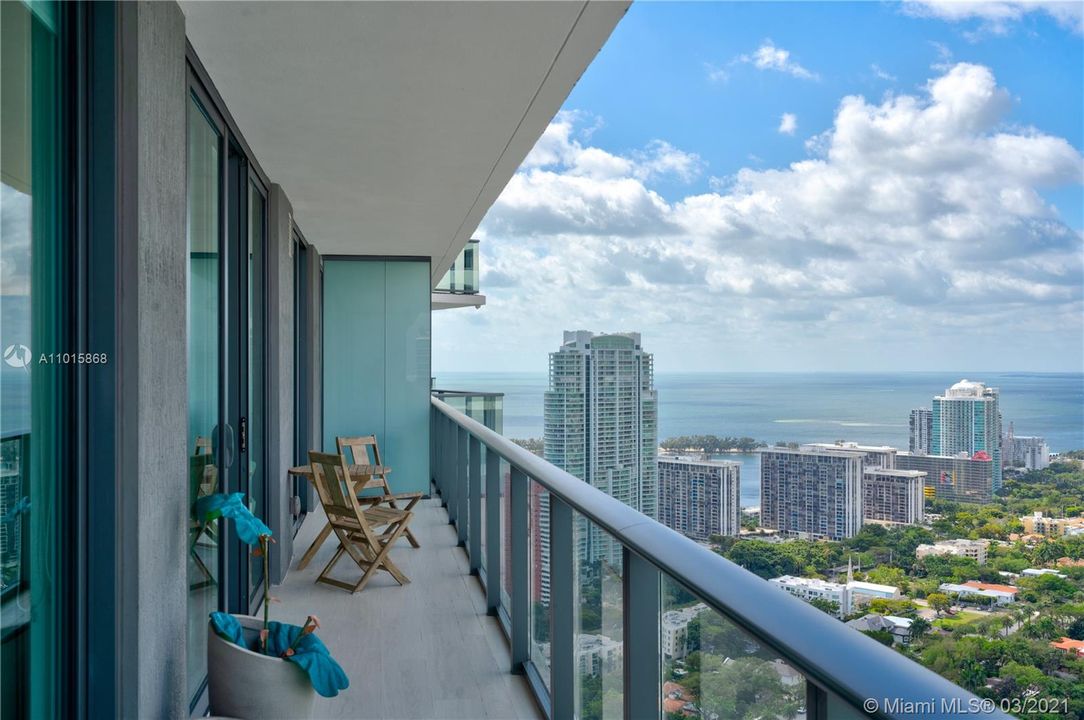 Recently Rented: $4,200 (2 beds, 2 baths, 961 Square Feet)