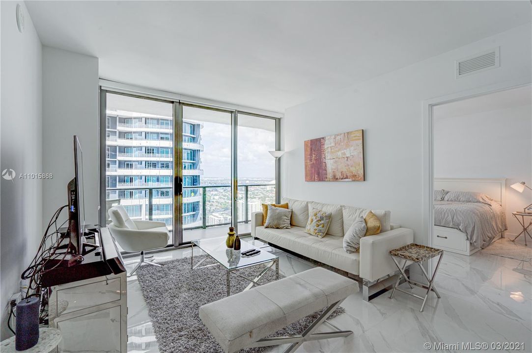 Recently Rented: $4,200 (2 beds, 2 baths, 961 Square Feet)