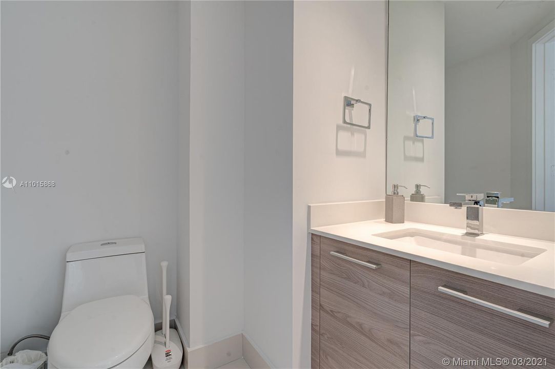 Recently Rented: $4,200 (2 beds, 2 baths, 961 Square Feet)
