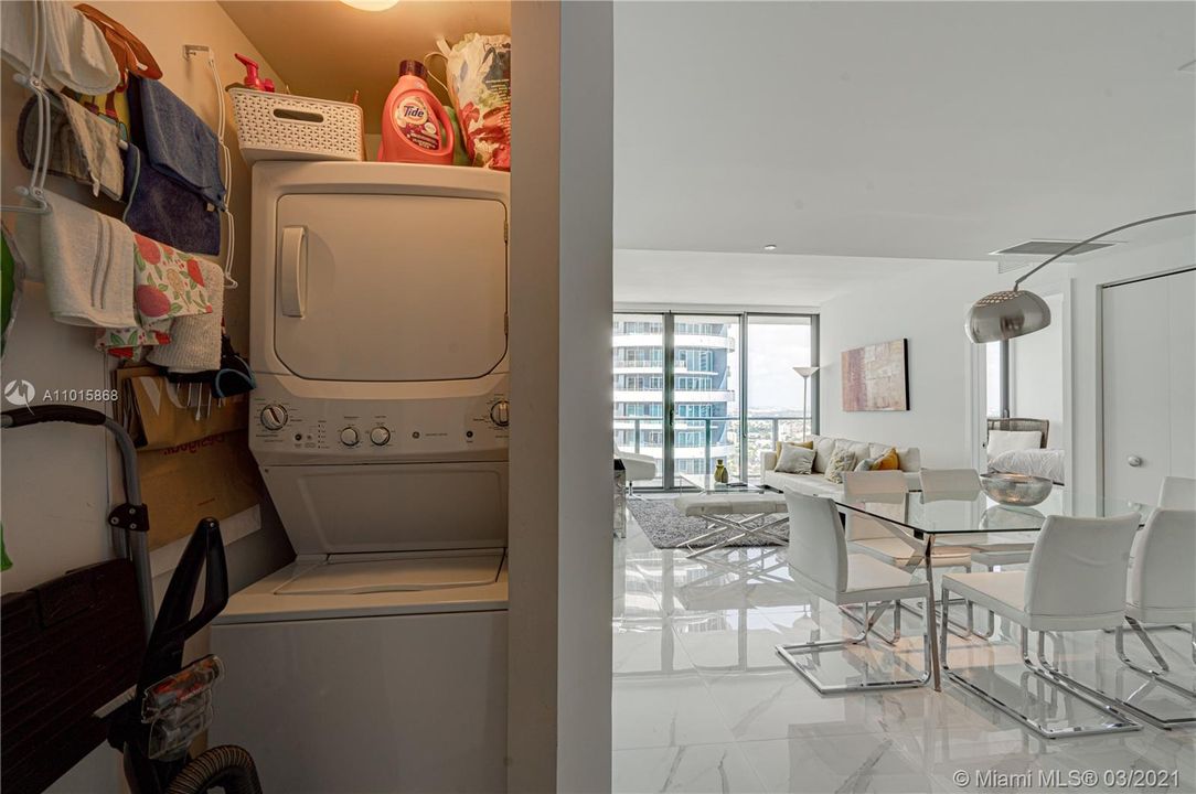 Recently Rented: $4,200 (2 beds, 2 baths, 961 Square Feet)