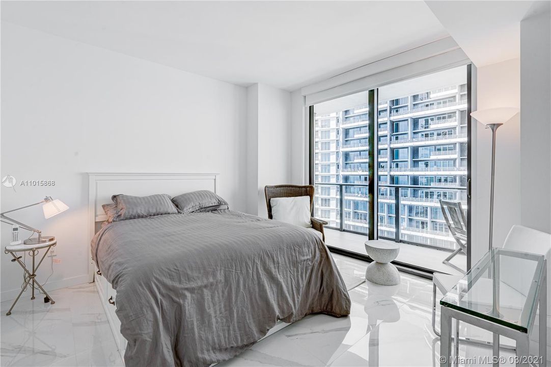 Recently Rented: $4,200 (2 beds, 2 baths, 961 Square Feet)