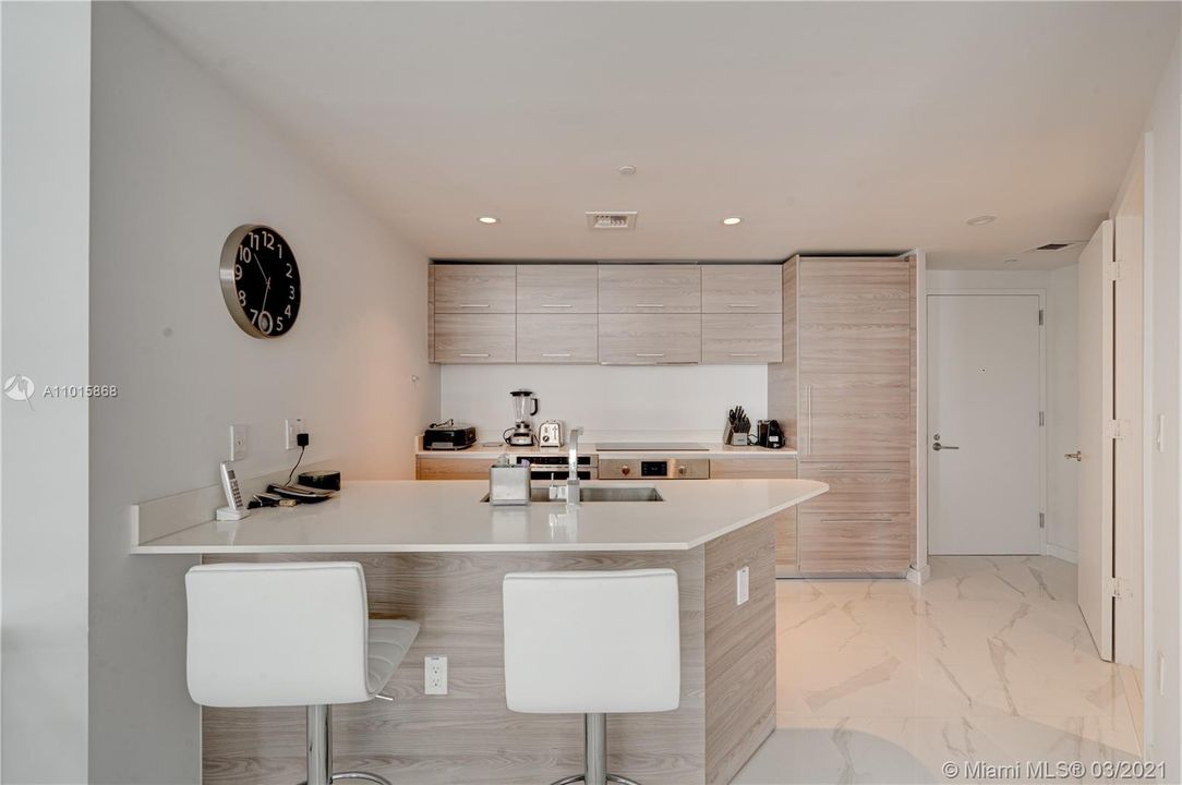 Recently Rented: $4,200 (2 beds, 2 baths, 961 Square Feet)