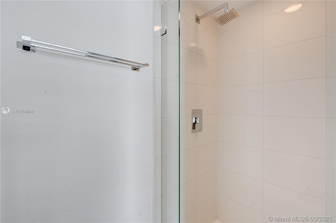 Recently Rented: $4,200 (2 beds, 2 baths, 961 Square Feet)