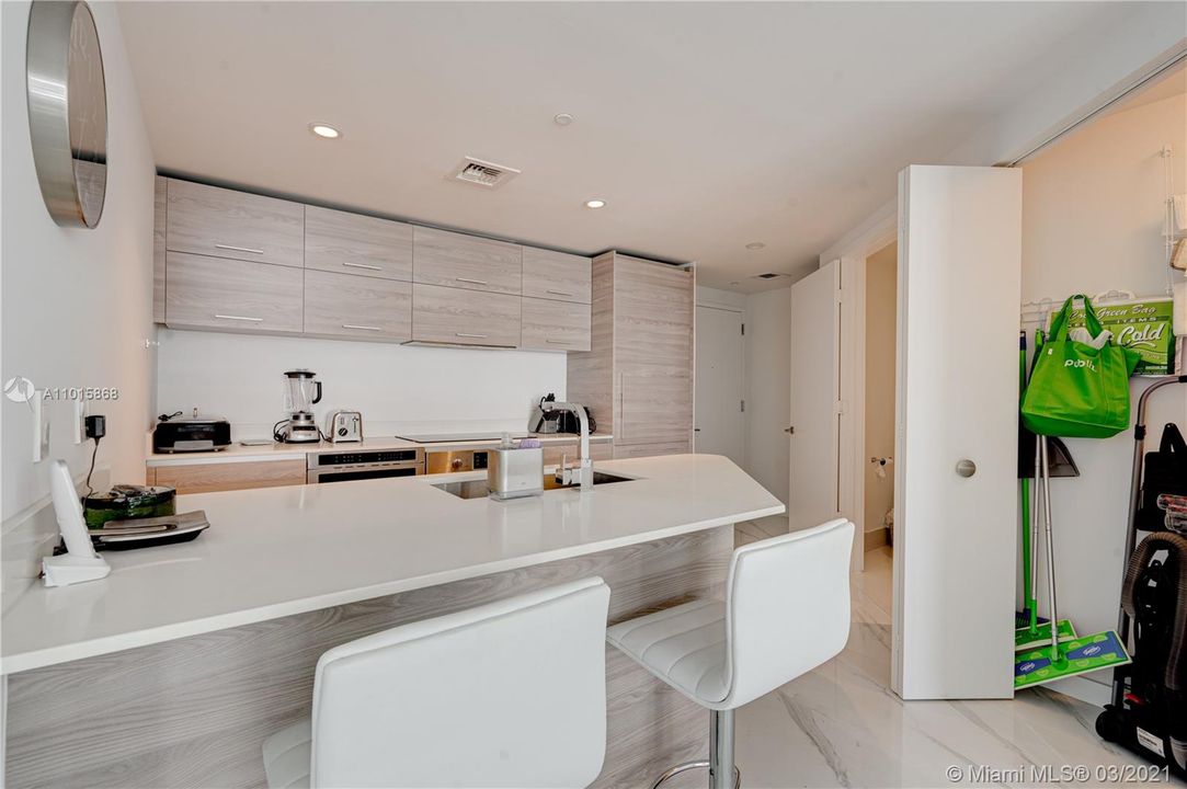 Recently Rented: $4,200 (2 beds, 2 baths, 961 Square Feet)