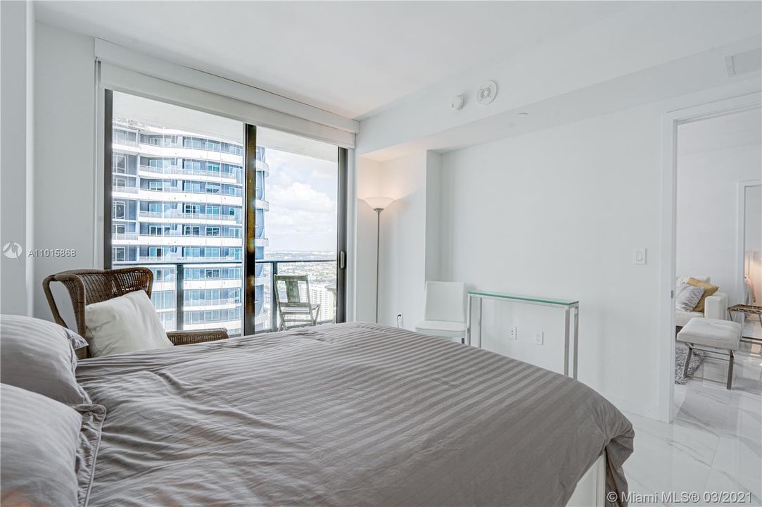 Recently Rented: $4,200 (2 beds, 2 baths, 961 Square Feet)