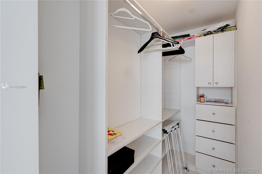 Recently Rented: $4,200 (2 beds, 2 baths, 961 Square Feet)