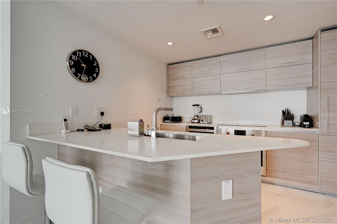 Recently Rented: $4,200 (2 beds, 2 baths, 961 Square Feet)