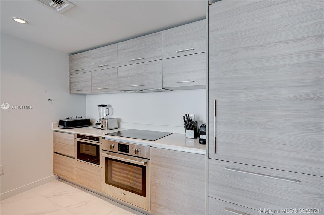 Recently Rented: $4,200 (2 beds, 2 baths, 961 Square Feet)