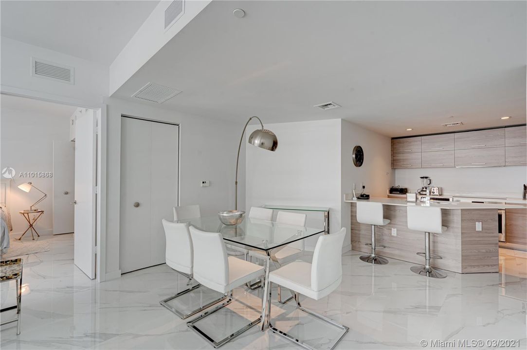 Recently Rented: $4,200 (2 beds, 2 baths, 961 Square Feet)