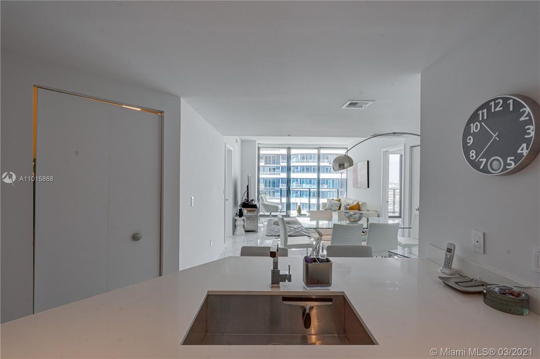 Recently Rented: $4,200 (2 beds, 2 baths, 961 Square Feet)