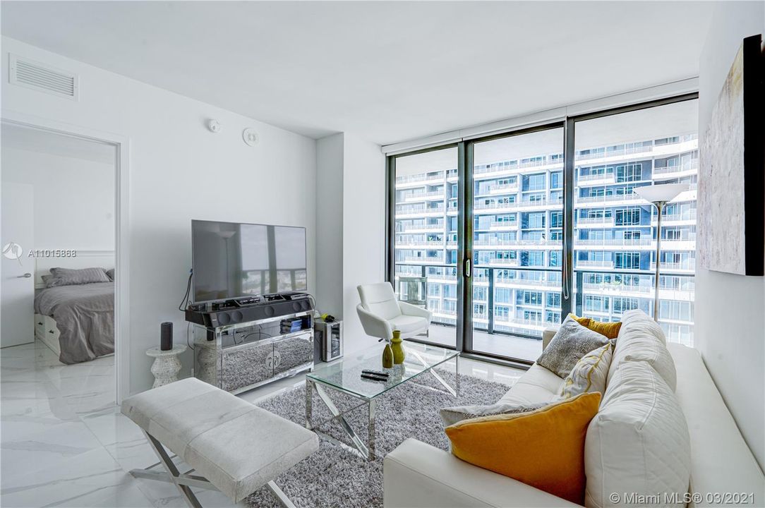 Recently Rented: $4,200 (2 beds, 2 baths, 961 Square Feet)