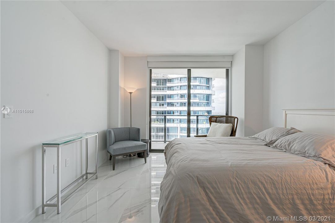 Recently Rented: $4,200 (2 beds, 2 baths, 961 Square Feet)