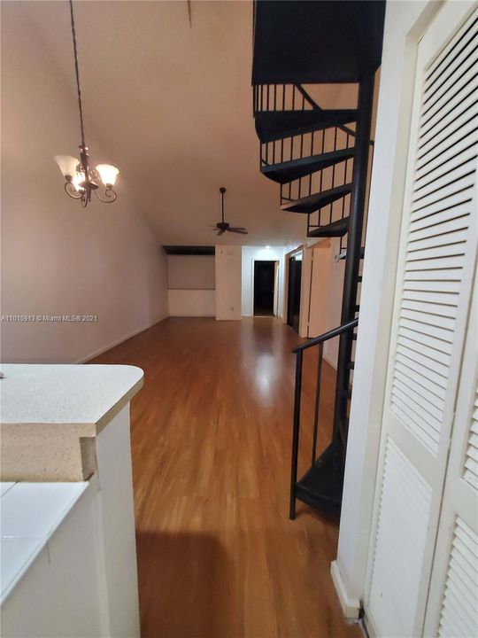 Recently Sold: $154,000 (1 beds, 1 baths, 955 Square Feet)