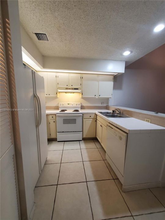 Recently Sold: $154,000 (1 beds, 1 baths, 955 Square Feet)